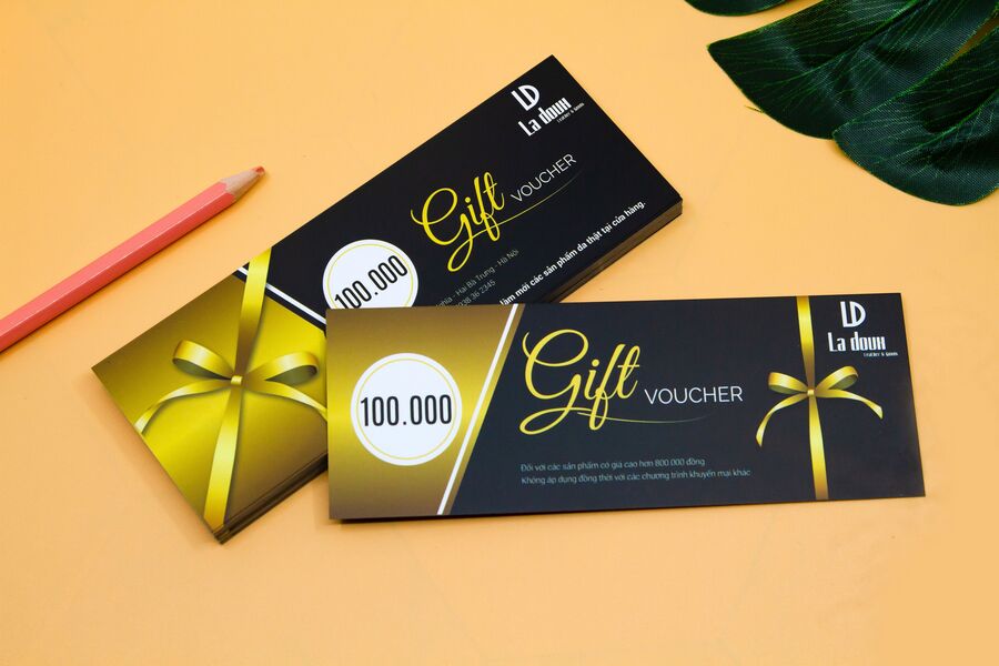 thiet-ke-voucher-2-mat-1