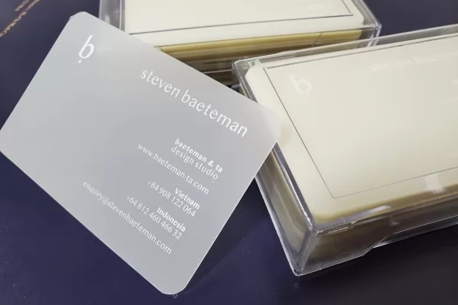 name-card-trong-suot-4